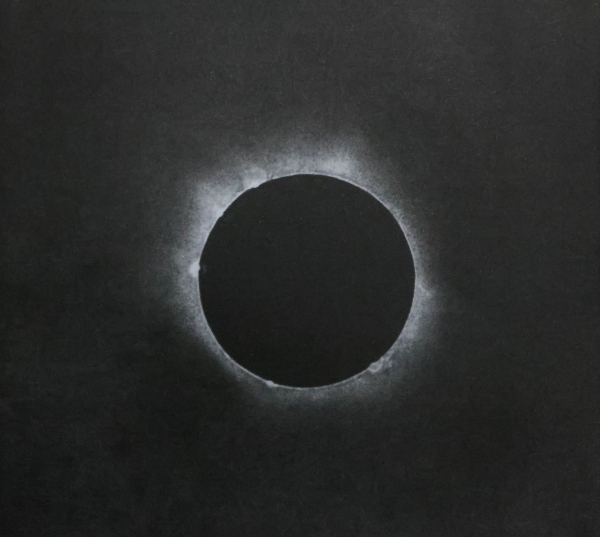 34.1851年7月，银版摄影法得到的日食图片.jpg